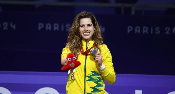 Lutando contra a dona da casa Djelika Diallo, Ana Carolina de Moura conquistou a medalha de ouro na categoria até 65kg do taekwondo nos Jogos Paralímpicos de Paris 2024, por 13 a 7.