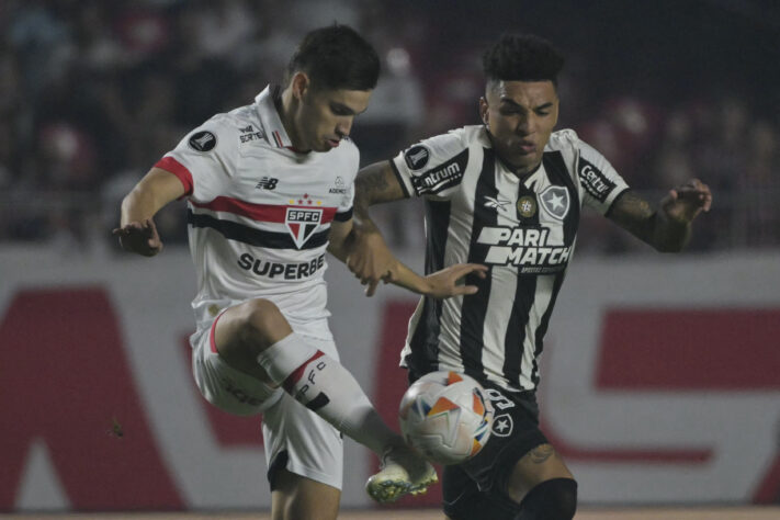 São Paulo (3): Jamal Lewis (Inglaterra), Damián Bobadilla (Paraguai) e Nahuel Ferraresi (Venezuela)