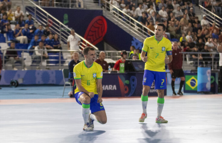 O Brasil estreou na Copa do Mundo de Futsal de 2024 com uma grande vitória por 10 a 0 contra Cuba. No entanto, a goleada não está entre as dez maiores da história. O próprio Brasil ganhou por diferença maior em seis oportunidades. Veja o top-10 a seguir.