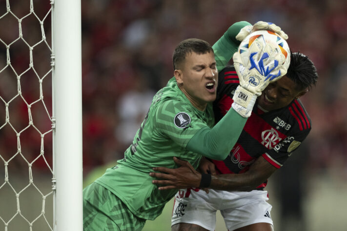 Bruno Henrique para no goleiro Aguerre