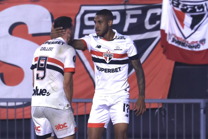 O elenco são-paulino de 2024 tem um desempenho superior ao ano passado. O Tricolor já superou todos os recordes do clube no Brasileirão 2023 e conquistou mais vitórias, balançou as redes com mais frequência e somou mais pontos; veja a comparação entre as temporadas