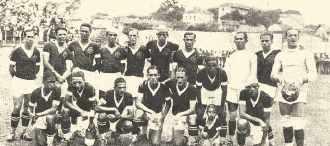 9. Quarenta (POR) - 1933 - 4 gols (terceiro em pé, da direita para a esquerda)