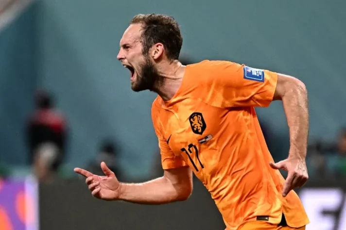 Daley Blind - se aposentou da Holanda, e atua no Girona, da Espanha