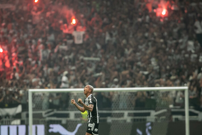 A sintonia perfeita da noite: Deyverson e a torcida do Galo