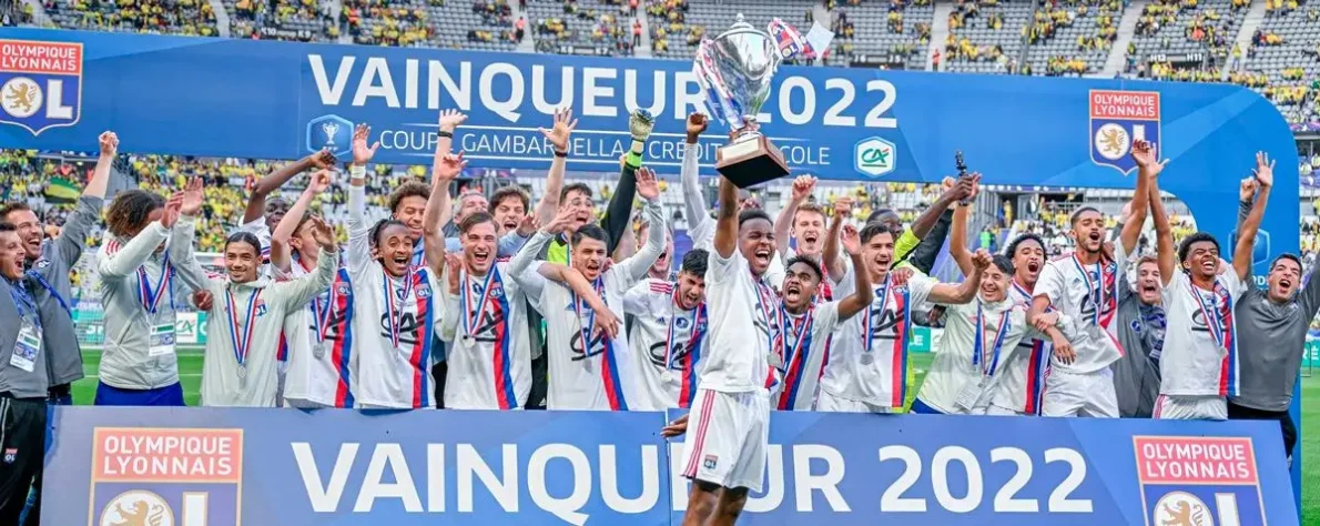 3. Olympique Lyonnais (FRA) - 32 jogadores - 370 milhões de euros (R$ 2.28 bilhões)