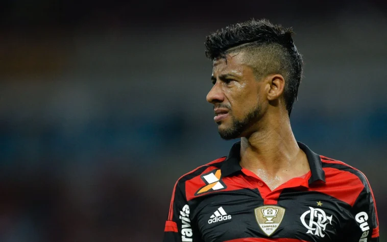 9. Léo Moura - Vasco: 2002 / Flamengo: 2005-2015