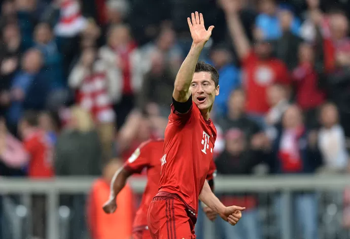 Em 2015, Lewandowski saiu do banco de reservas no intervalo e marcou cinco gols em nove minutos, definindo a vitória para Bayern de Munique por 5 a 1 sobre o Wolfsburg, em Munique.