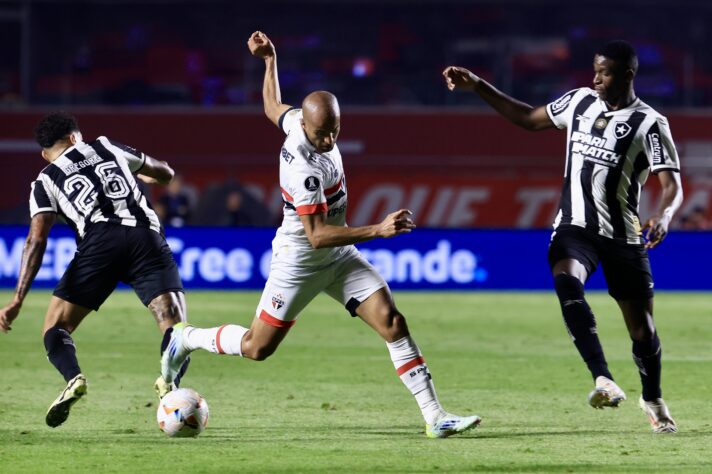 7° São Paulo - 60 jogos (29 vitórias, 17 empates e 14 derrotas) - 57,78% de aproveitamento