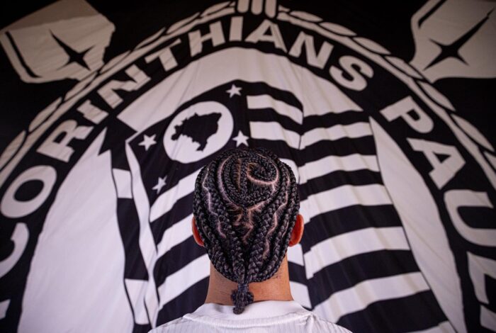 O estilo de Memphis Depay no dia de sua chegada ao Corinthians