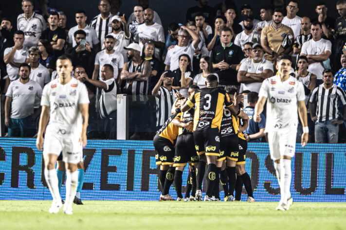 Pablo Dyego comemora seu gol diante da torcida santista