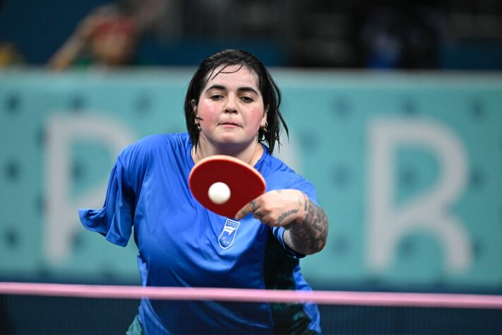 Bruna Alexandre conquistou sua segunda medalha de bronze nas Paralimpíadas de Paris com a derrota por 3 sets a 2 na semifinal para Qian Yang da Austrália. 