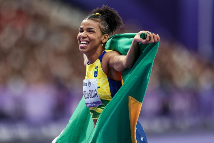 Rayane Soares bateu o recorde sul-americano nos 100m T13 e ficou com a medalha de prata. Com o tempo de 11s78, ela esteve perto do ouro, que ficou com a azeri Lamiya Valiyeva, com o tempo 11s76. 