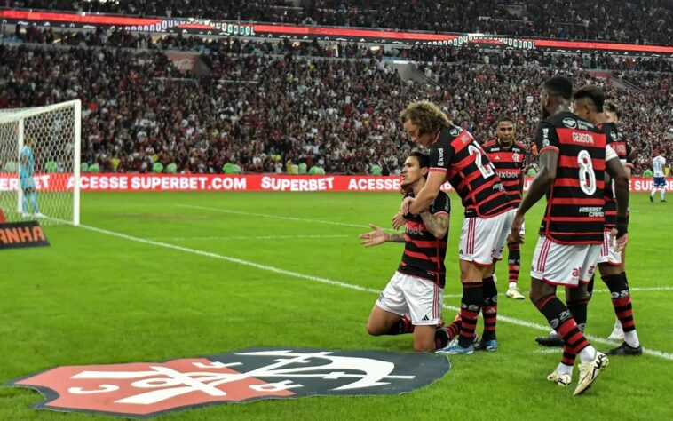 Pedro marcou um gols da vitória do Flamengo sobre o Cruzeiro, por 2 a 1, pelo Campeonato Brasileiro. A Raposa sofreu um gol do atacante nesta temporada. 