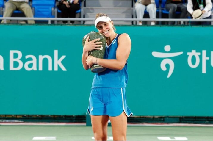 Campeã do WTA 500 de Seul, primeiro título da temporada