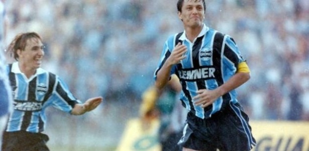 1. Adílson Batista - Internacional: 1993 / Grêmio: 1995-1996