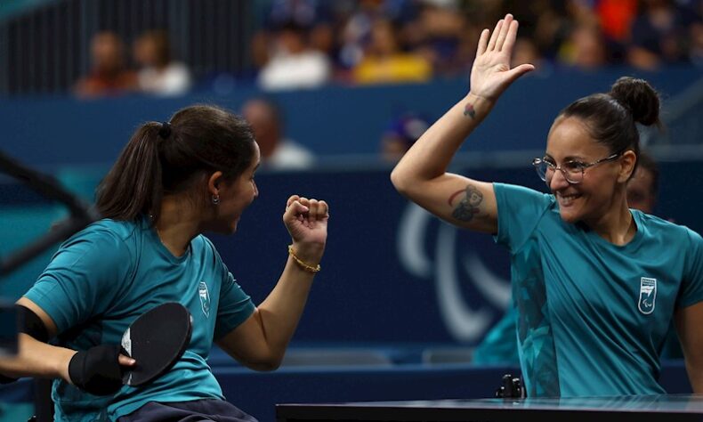 Cátia e Joyce Oliveira conquistaram a primeira medalha do Brasil no tênis de mesa. Ao perder para da a dupla sul coreana, as brasileiras conquistam o bronze da classe WD5, já que não há disputa de terceiro lugar na modalidade nas Paralimpíadas  