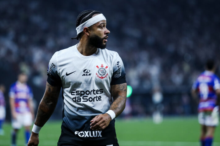 Memphis Depay, grande reforço do Corinthians, recebe 3 milhões de reais por mês