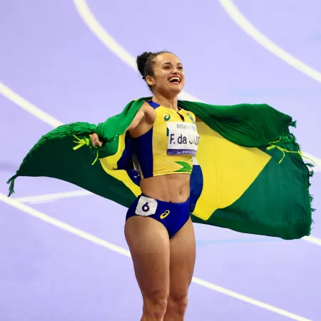 Fernanda Yara é mais uma campeã paralímpica brasileira. A velocista conquistou o ouro nos 400m T47 em Paris 2024.