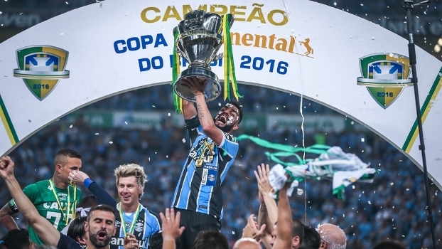 9 títulos - Grêmio ( cinco Copas do Brasil, dois do Campeonato Brasileiro, uma Série B, uma Supercopa do Brasil)