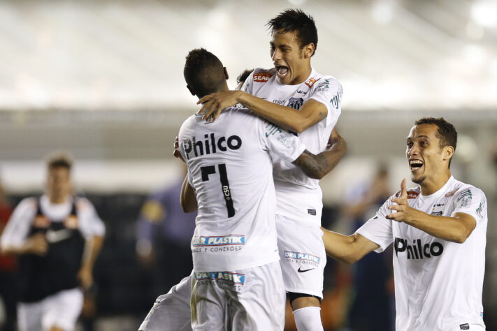 4. Santos - 16 títulos