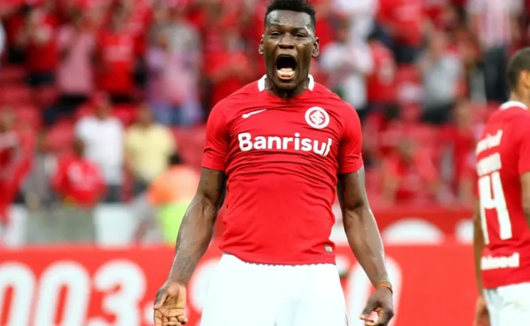 7. Paulão - Grêmio: 2010 / Internacional: 2014-2019