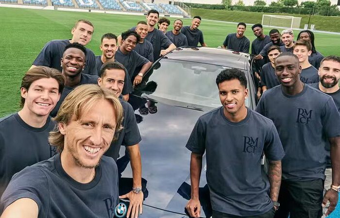 Elenco do Real Madrid recebe carros de luxo; veja fotos