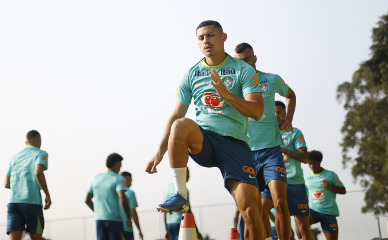 Treino Seleção Brasileira treina na Academia do Palmeiras para enfrentar o Chile, nesta segunda-feira 07/10