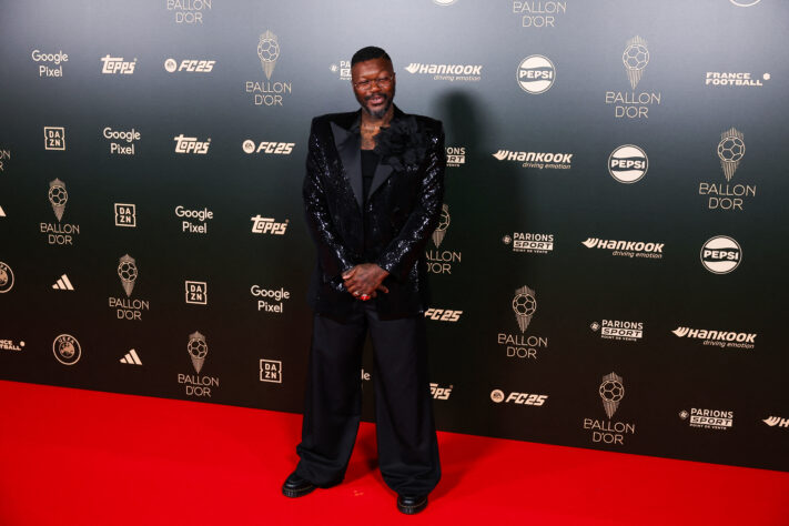 Icônico jogador francês, Djibril Cisse compareceu na cerimônia da Bola de Ouro