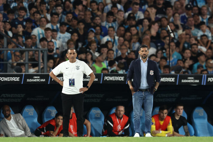 Ramon Díaz e Emiliano Díaz durante a partida entre Racing x Corinthians