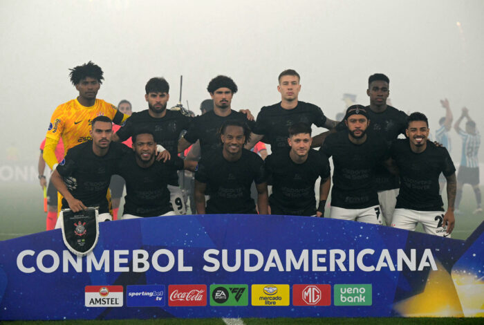 Confira as fotos do duelo entre Racing e Corinthians pela semifinal da Sul-Americana