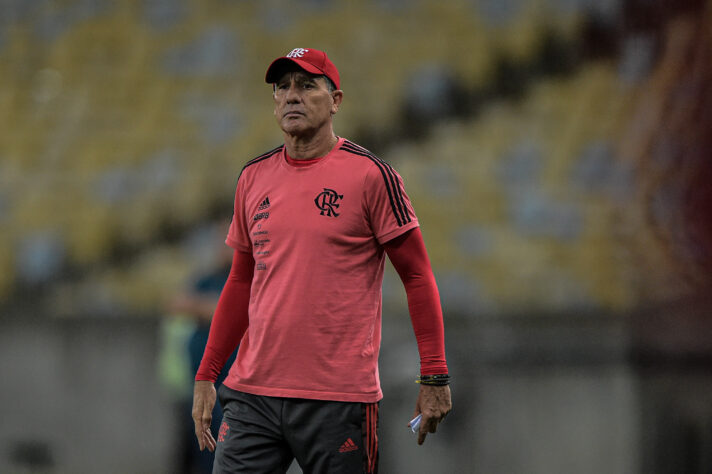 Renato Gaúcho: Além de ser ídolo da torcida gremista, Renato Gaúcho teve passagens por Flamengo e Fluminense, tanto como jogador quanto como técnico. Hoje em dia, comanda o Grêmio.