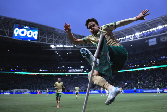 Veiga está prestes a superar outro ídolo do Palmeiras; veja!