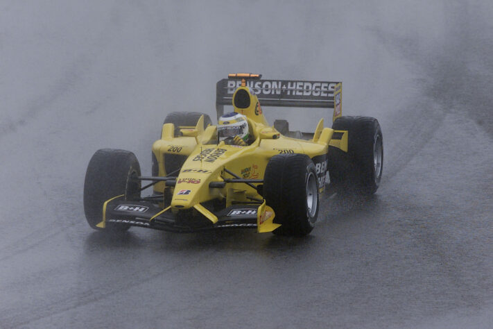 Em 2003, Giancarlo Fisichella venceu o caótico Grande Prêmio do Brasil. O piloto da Jordan, um dos piores carros do grid, largou em oitavo e foi subindo na tabela. Após os abandonos de Schumacher, Montoya e Barrichello, o italiano apareceu na segunda colocação, atrás de Raikkonen e ultrapassou o finlandês da McLaren. Logo após a manobra, Webber e Alonso bateram forte na curva do café e a direção de prova encerrou a corrida por não terem como arrumar toda a sujeira na pista. Sendo assim, Fisichella venceu pela primeira vez na Fórmula 1 e consagrou a última vitória da Jordan na categoria.