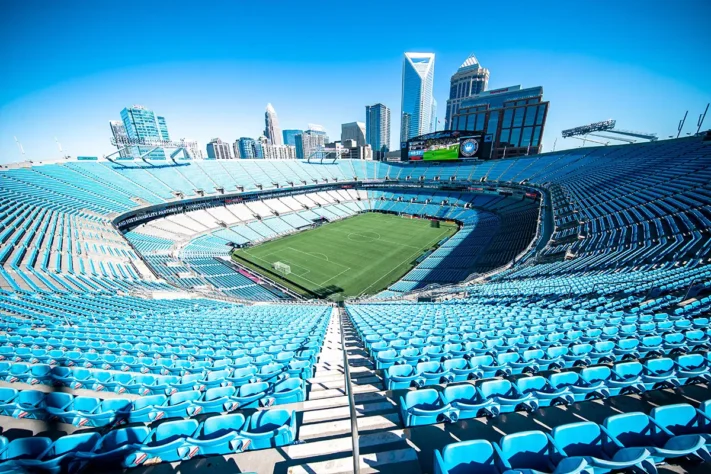 Bank of America Stadium (Charlotte, Carolina do Norte) - Capacidade: 75.000 - Casa do Charlotte FC, da MLS, e do Carolina Panthers, da NFL