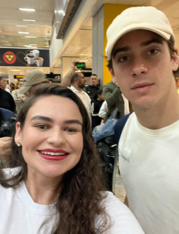 Franco Colapinto com fã no aeroporto