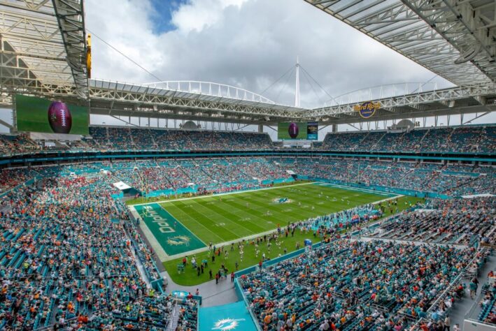 Hard Rock Stadium (Miami, Flórida) - Capacidade: 65.000 - Casa do Miami Dolphins, da NFL, e do time universitário de futebol americano Miami Hurricanes. O estádio foi o palco da final da Copa América de 2024, além de ter sido marcado pela invasão de diversos torcedores, o que atrasou a partida em uma hora.