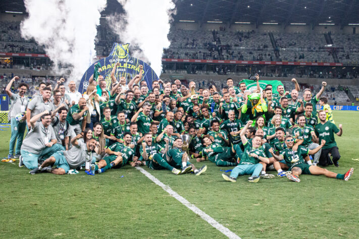 20 títulos - Palmeiras (doze do Campeonato Brasileiro, quatro Copas do Brasil, duas Série B, uma Supercopa do Brasil e uma Copa dos Campeões.)