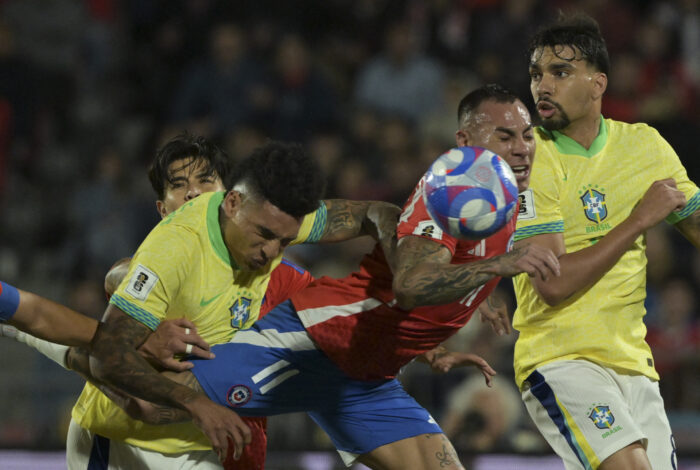 Chile x Brasil, no Estádio Nacional, pelas Eliminatórias da Copa