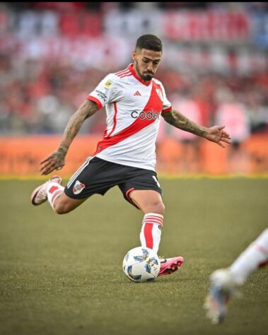 MANU LANZINI - seu contrato com o River Plate vai até o final deste ano e as chances de renovação são altas caso o Monumental Más vença o título sul-americano. Porém, o meia está aberto para negócios e possui vasta experiência internacional, mas que antes de ir para a Europa vestiu a camisa Fluminense. 