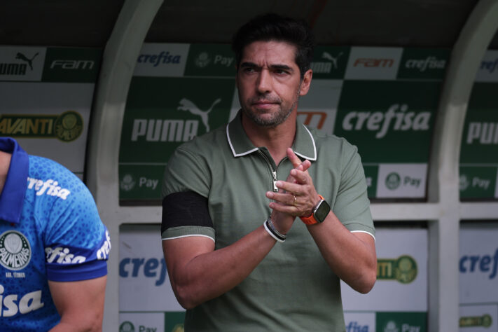 Abel Ferreira chegou ao Palmeiras no dia 30 de outubro de 2020. Hoje o treinador português completa 4 anos de clube. Além de quebrar recordes na história do Palmeiras, o técnico levou o Verdão a 10 títulos nacionais e internacionais. Confira a seguir cada uma das conquistas na Era Abel Ferreira.