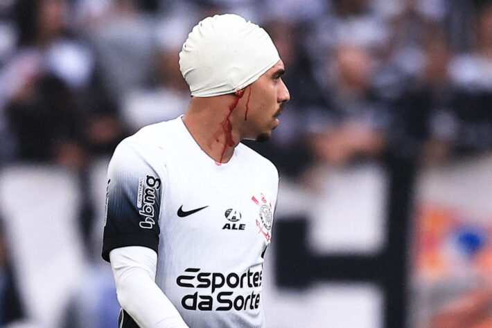 No confronto entre Corinthians e Flamengo pela Copa do Brasil, Bruno Henrique acertou um chute no rosto de Matheuzinho, aos 27 minutos do primeiro tempo, e acabou expulso. 