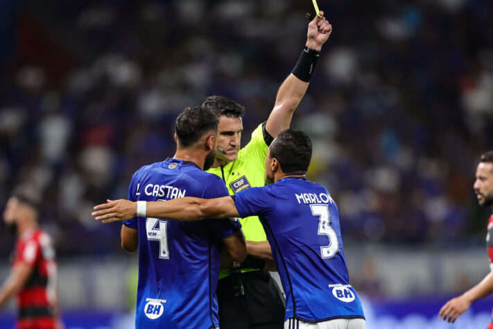 Cruzeiro - 72 cartões amarelos