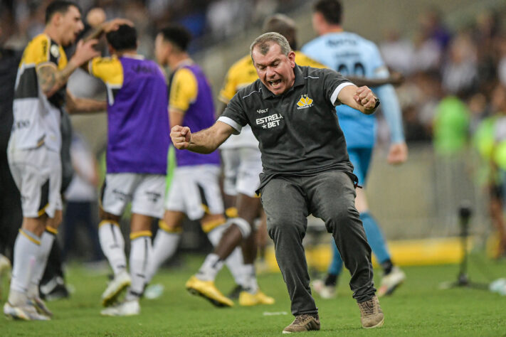 O Criciúma empatou no último minuto contra o Botafogo e o clube carioca ganhou apenas um ponto na rodada. 