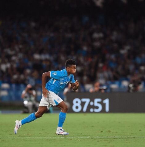 David Neres (Napoli) - 4 participações em gol