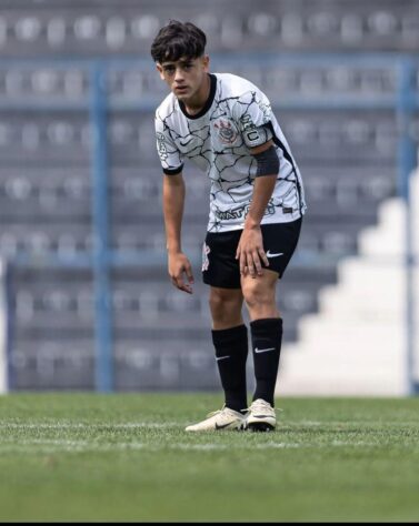 Fagner (Corinthians)- Henrique Lemos, atua no sub-13 do Corinthians