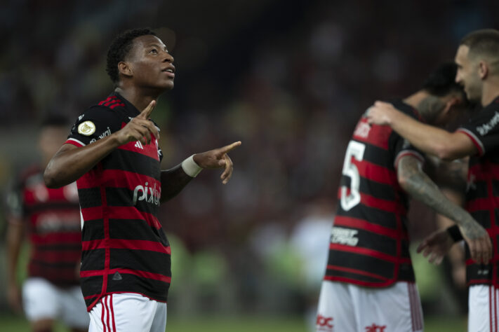 3° Flamengo - 62 jogos (36 vitórias, 13 empates e 13 derrotas) - 65,05% de aproveitamento