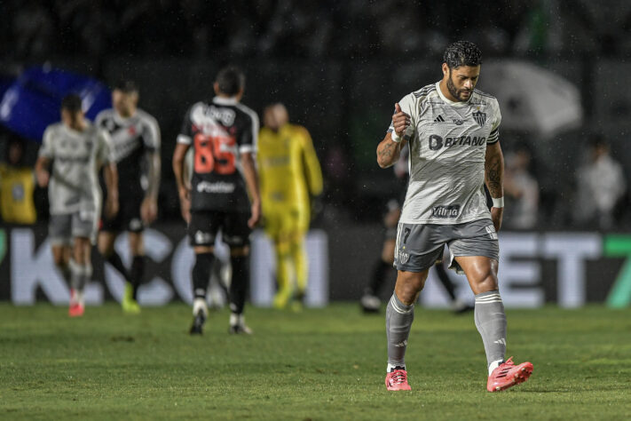 O Hulk balançou a rede do Vasco no último sábado (19) e garantiu a classificação do Atlético-MG para a final da Copa do Brasil. Com esse gol, também, o atacante se aproximou ainda mais de Dzeko e de Neymar em gols entre os maiores artilheiros ainda em atividade no mundo da bola. Confira ranking: