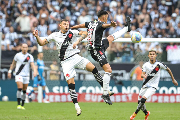 Jogo de volta - Palpite: Corinthians 1 x 1 Flamengo - O Corinthians tenta reagir em casa, mas o Flamengo consegue segurar a pressão. O Corinthians pode abrir o placar com um gol de Héctor, mas o Flamengo empata com Gabigol.