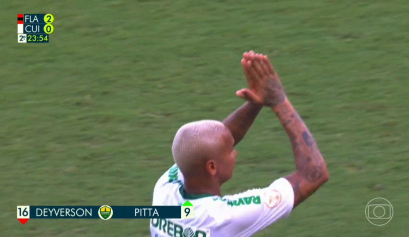 Ao ser substituído, na partida contra o Flamengo, Deyverson pediu "desculpas" a torcida rubro-negra pelo gol do título do Palmeiras, na final da Libertadores de 2021.