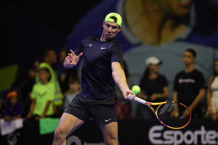 Ganhou uma estátua com seu principal golpe, o forehand, em Paris.